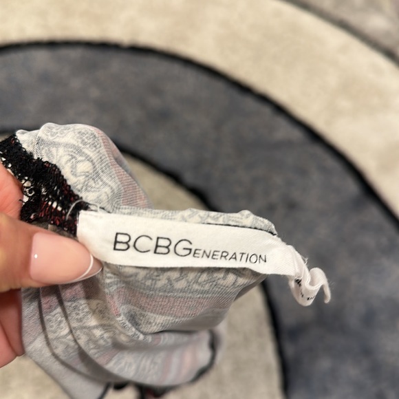 BCBGeneration, XXS, RED, ORANGE, WHITE, BLACK, BLUE FLOWY SHIRT - Picture 7 of 7